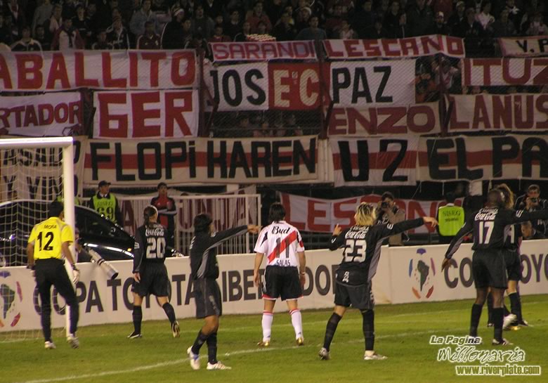 River Plate vs Liga Universitaria de Quito (LIB 2005) 27